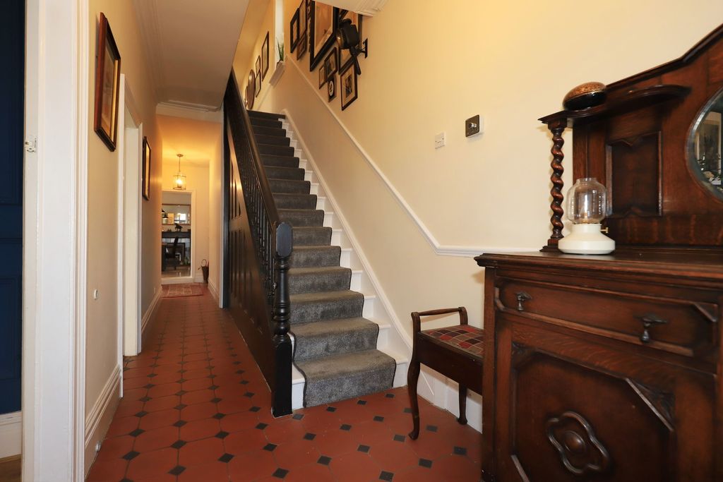 Property photo 2 of 38