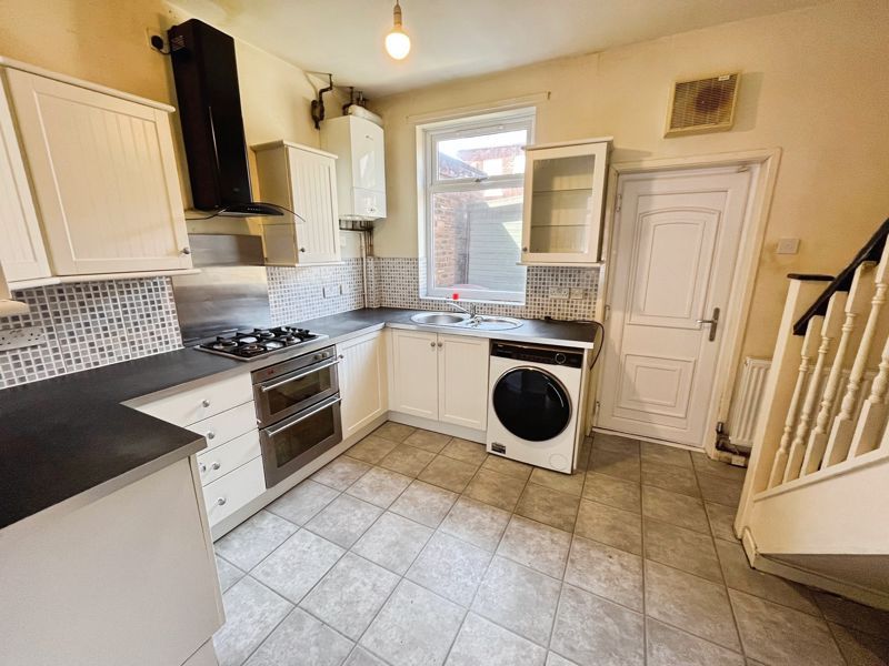 Property photo 3 of 8 Kitchen