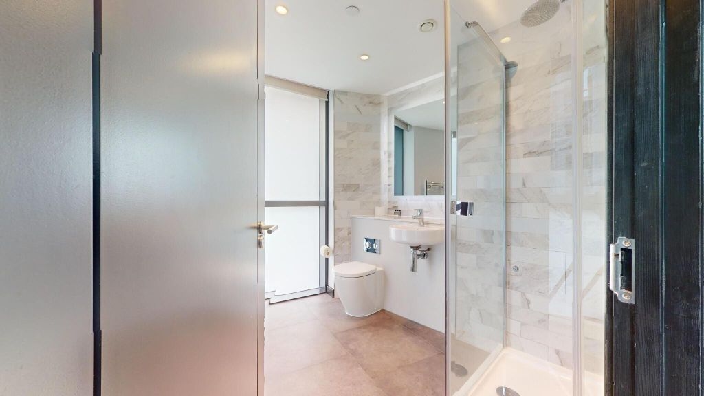 Property photo 3 of 20 Bathroom