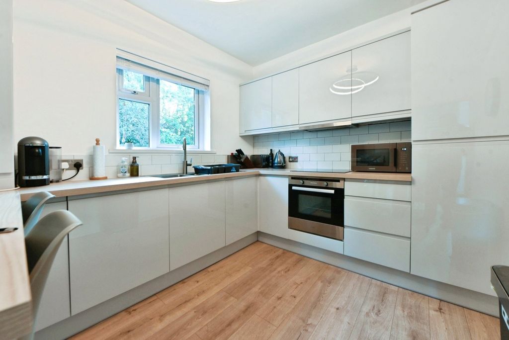 Property photo 2 of 16 Photo