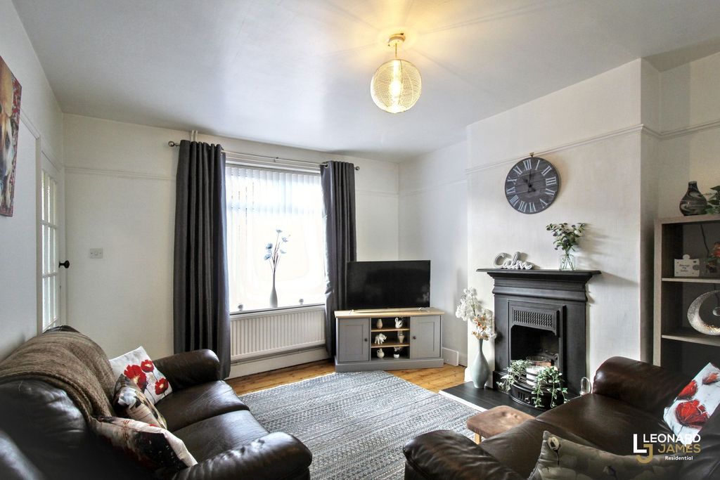 Property photo 2 of 12 Lounge