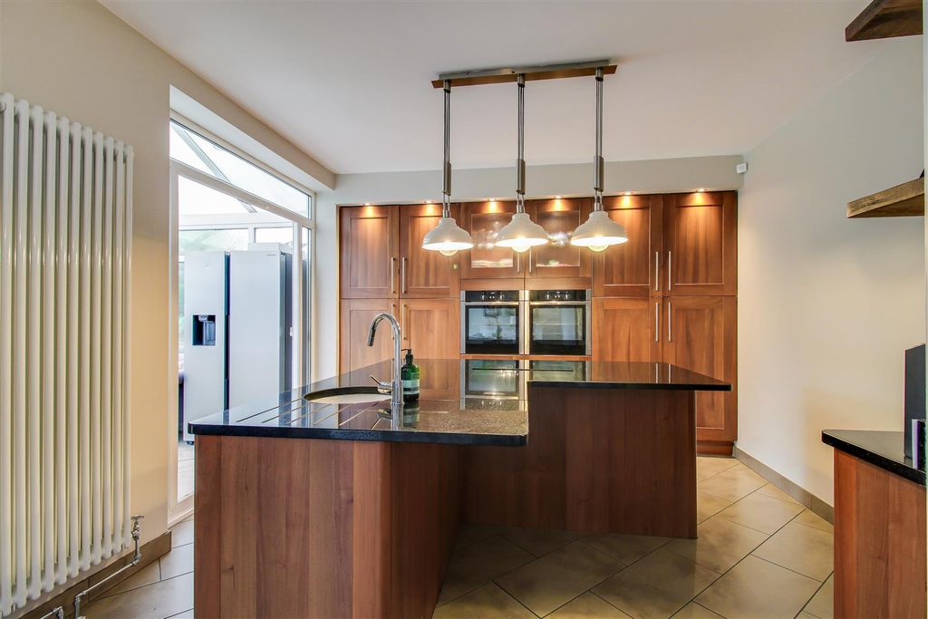 Property photo 3 of 20 Kitchen/Diner