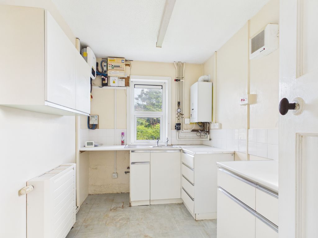 Property photo 2 of 7 Kitchen