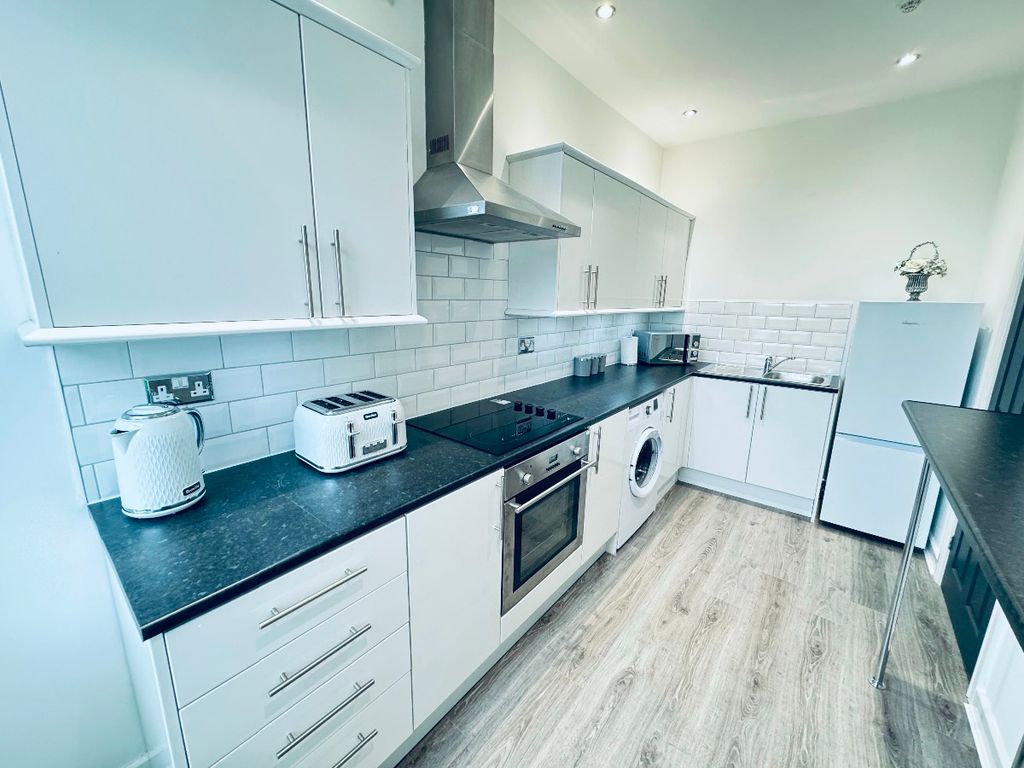 Property photo 2 of 27