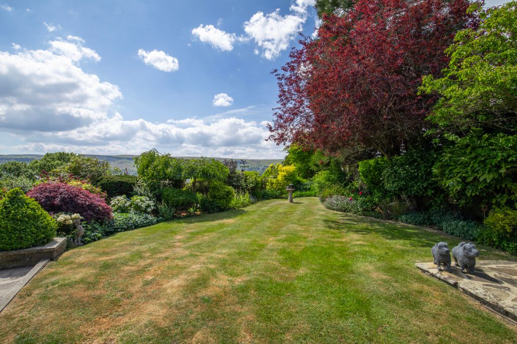 Property photo 3 of 30 Mature Garden