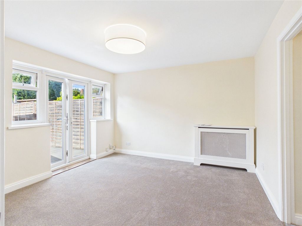 Property photo 3 of 8 Picture No. 11