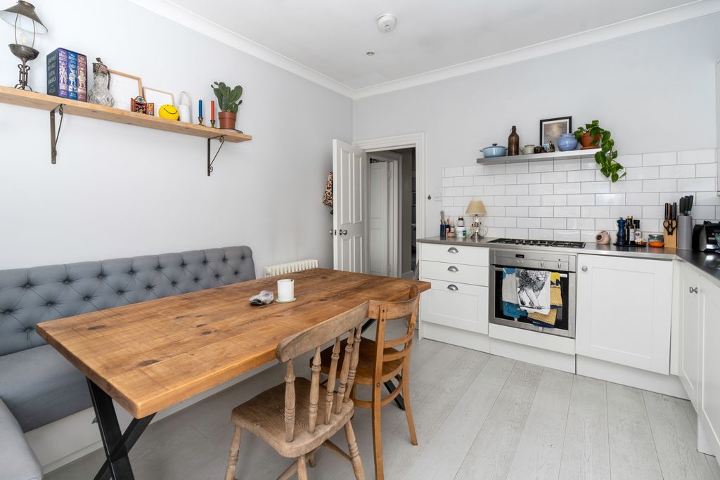 Property photo 2 of 10 Picture No. 12