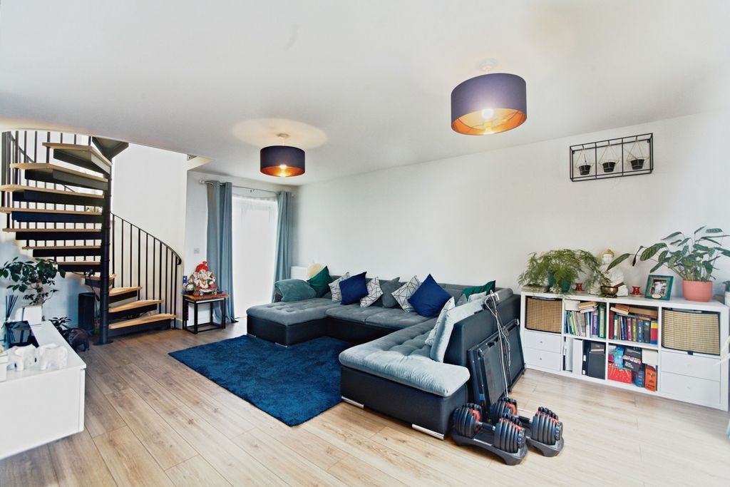 Property photo 3 of 19 Pbox-Img.Jpg