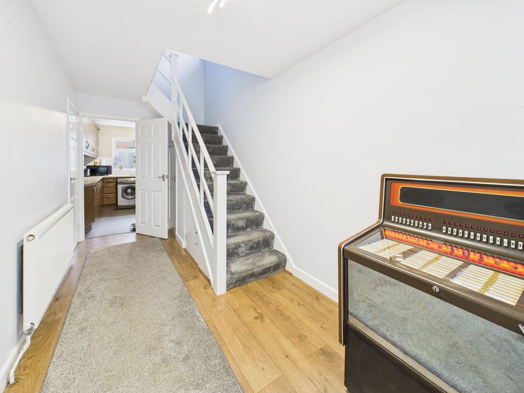 Property photo 2 of 18 Entrance Hall