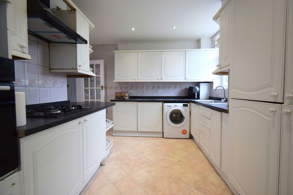 Property photo 1 of 18 Kitchen