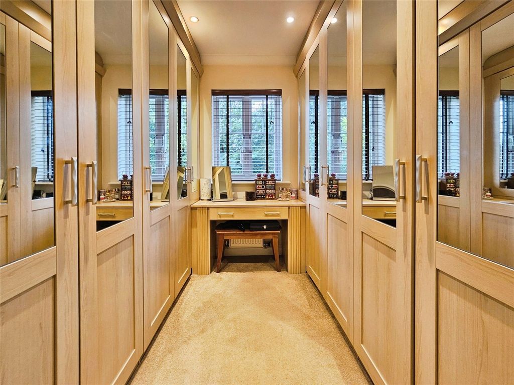 Property photo 2 of 18 Dressing Room