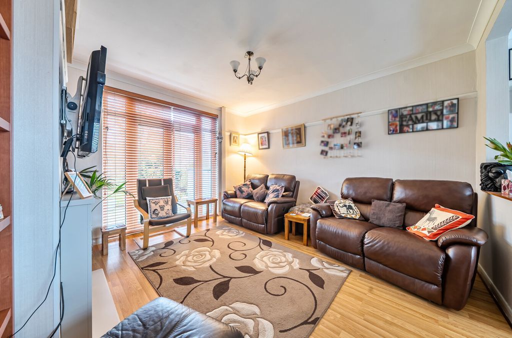 Property photo 3 of 20 1424771-8-69B2Fbd...