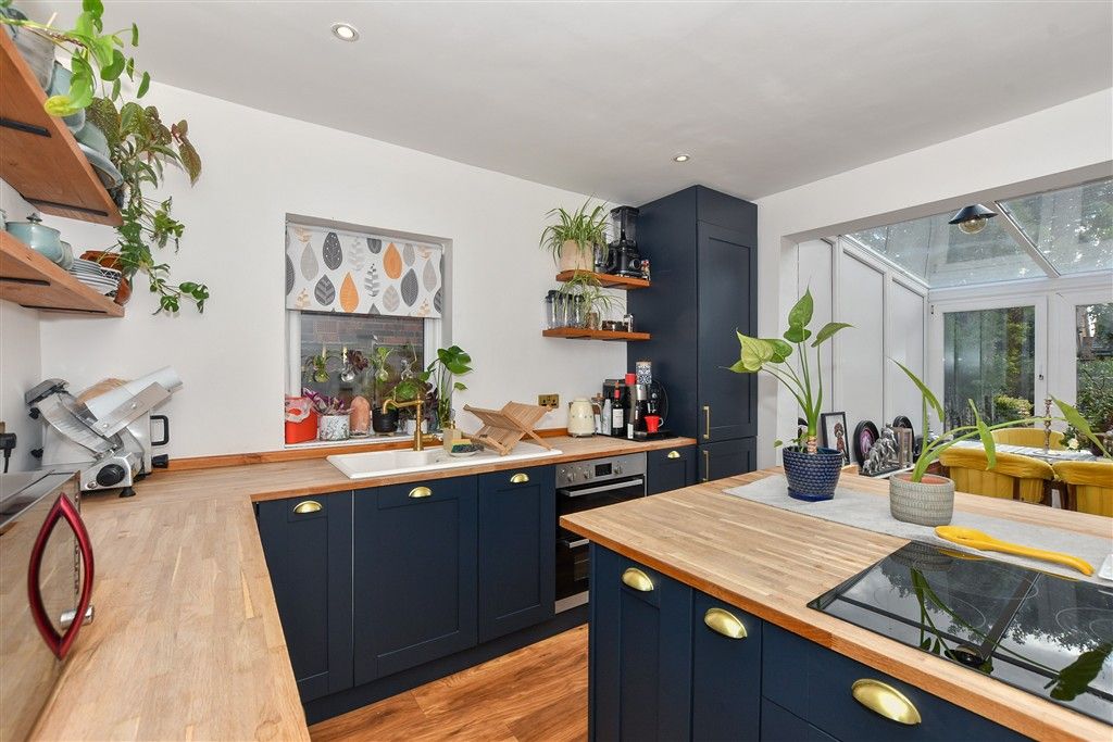 Property photo 3 of 14 Kitchen