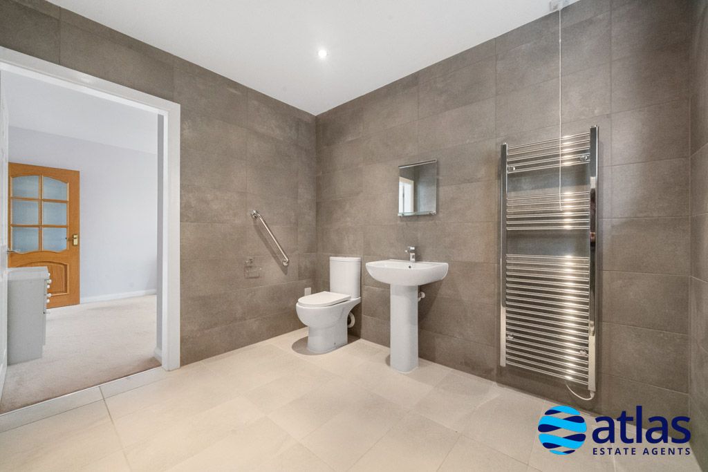 Property photo 3 of 34 En-Suite To Bedroom One