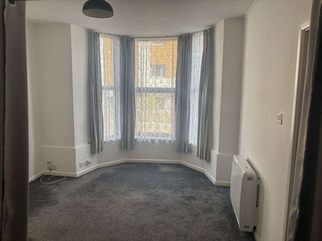 Property photo 1 of 6 Photo 0