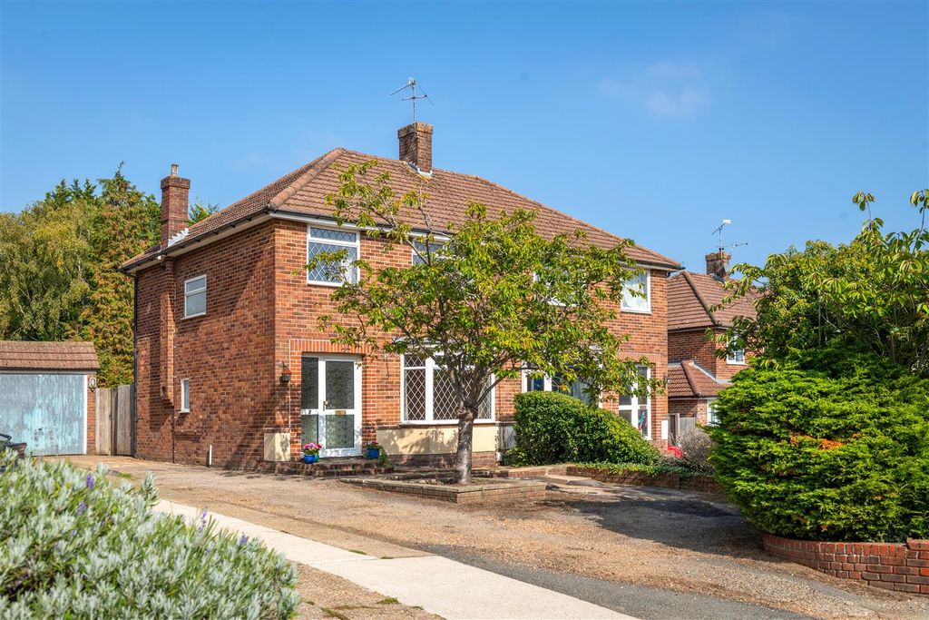 Property photo 1 of 22 9 Brooklands Way Externals-6.Jpg