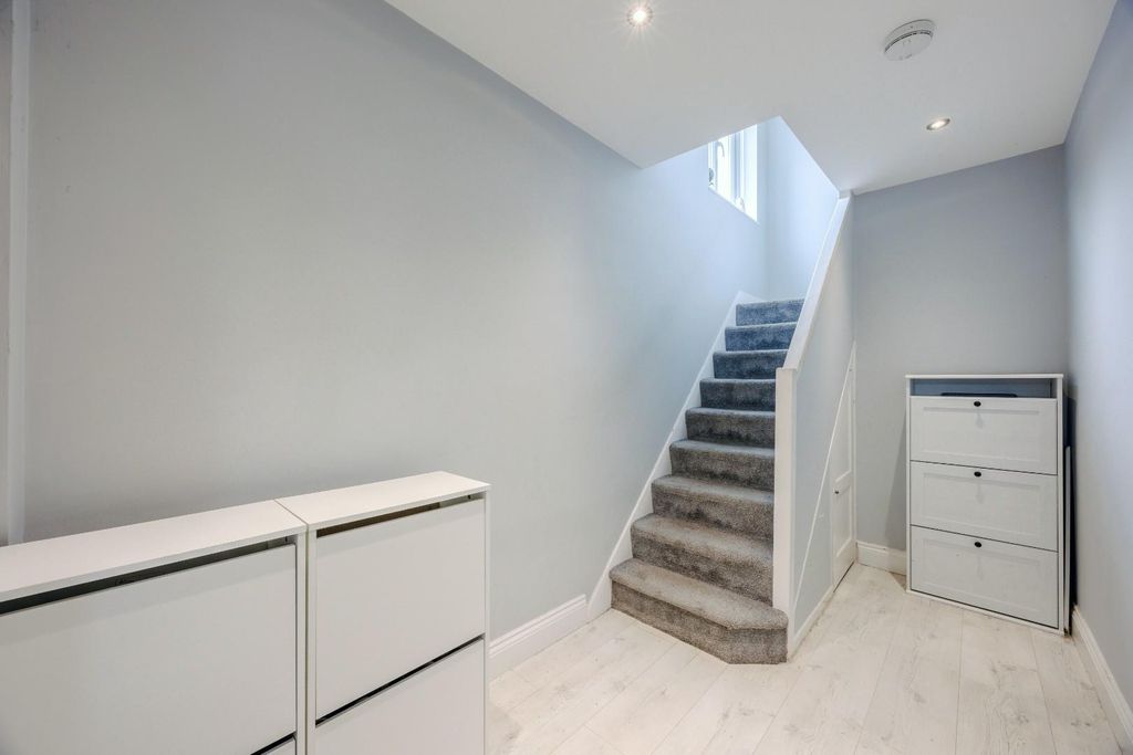 Property photo 3 of 22 Entrance