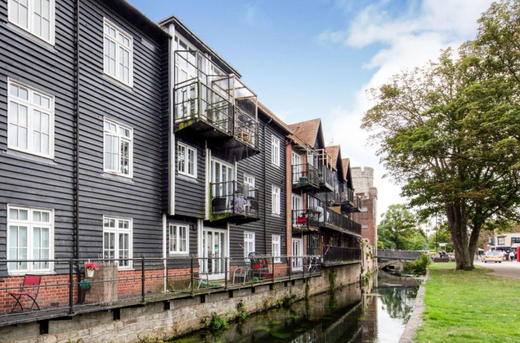 Property photo 2 of 2 Back