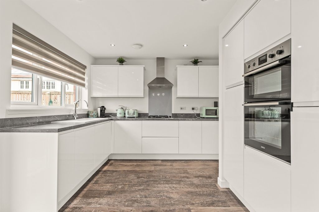 Property photo 2 of 28 4864663