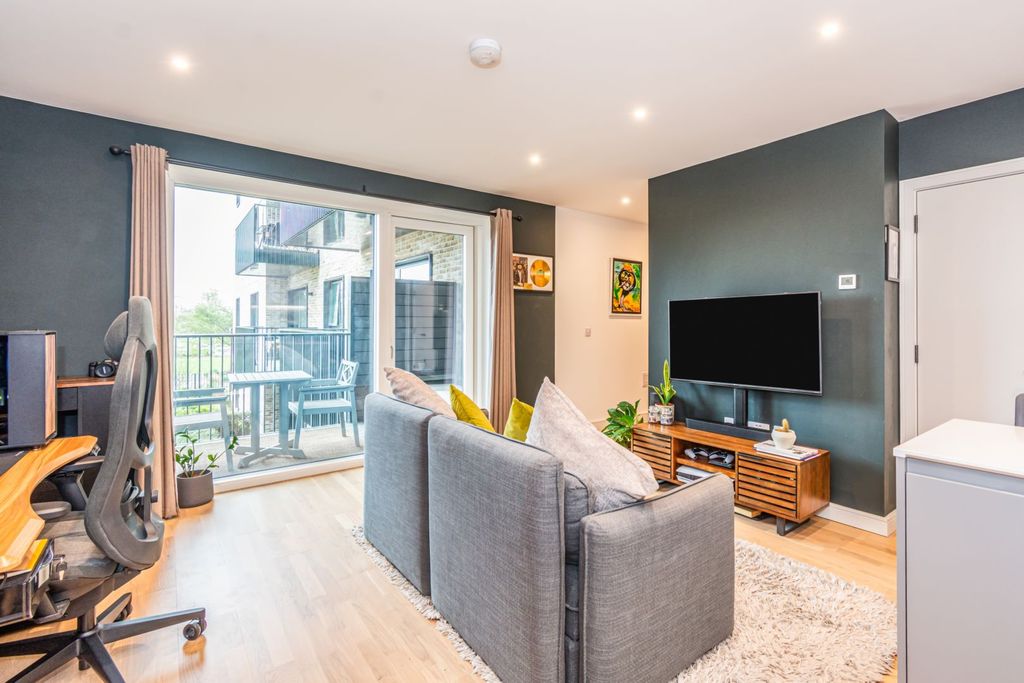 Property photo 1 of 18