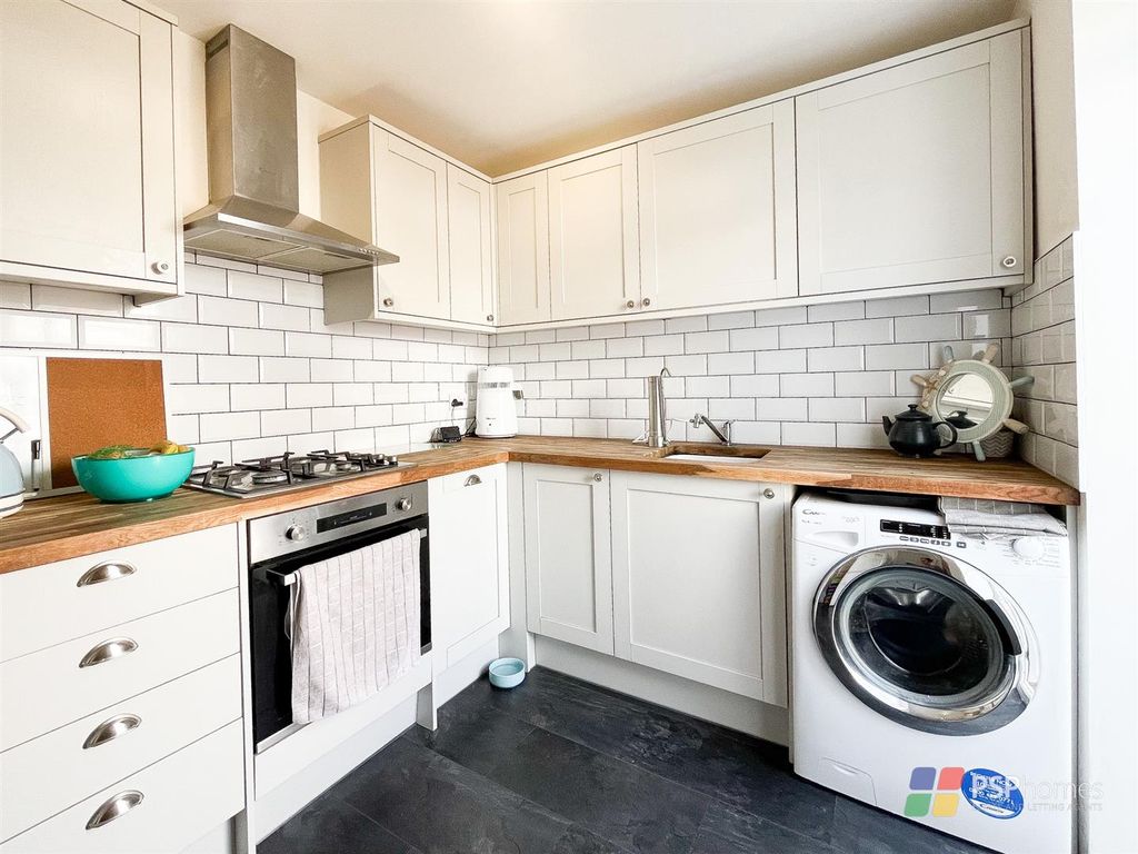 Property photo 3 of 9 Kitchen.Jpg