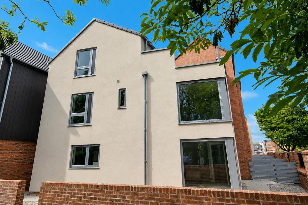 Property photo 3 of 11 4Fe29951-18A0-4216-Bb07-0198Ed4d8A31.Png