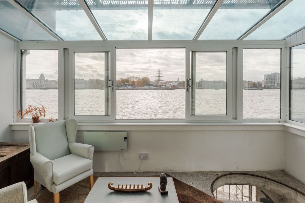 Property photo 2 of 44