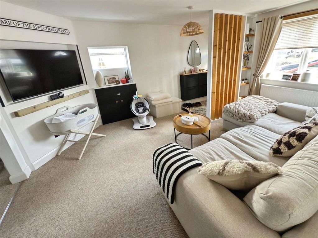 Property photo 2 of 16 35 The St  (7).Jpg