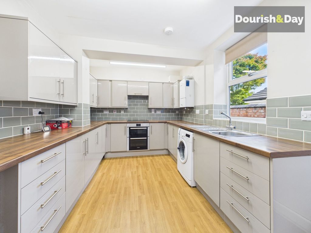 Property photo 2 of 14 Kitchen