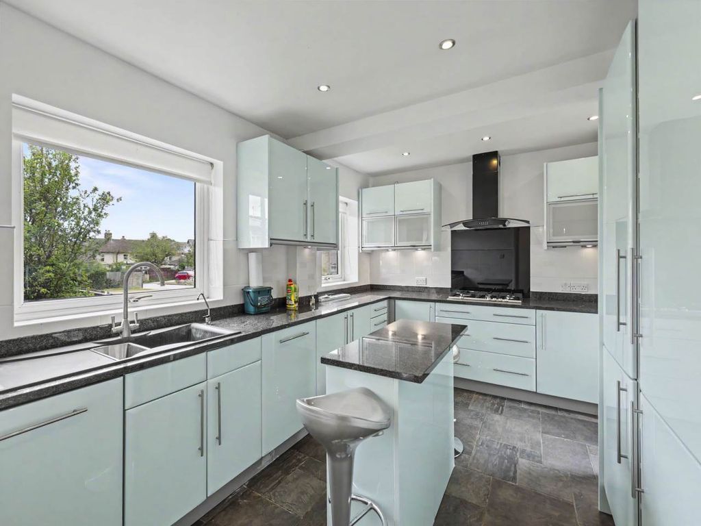 Property photo 2 of 20 Kitchen