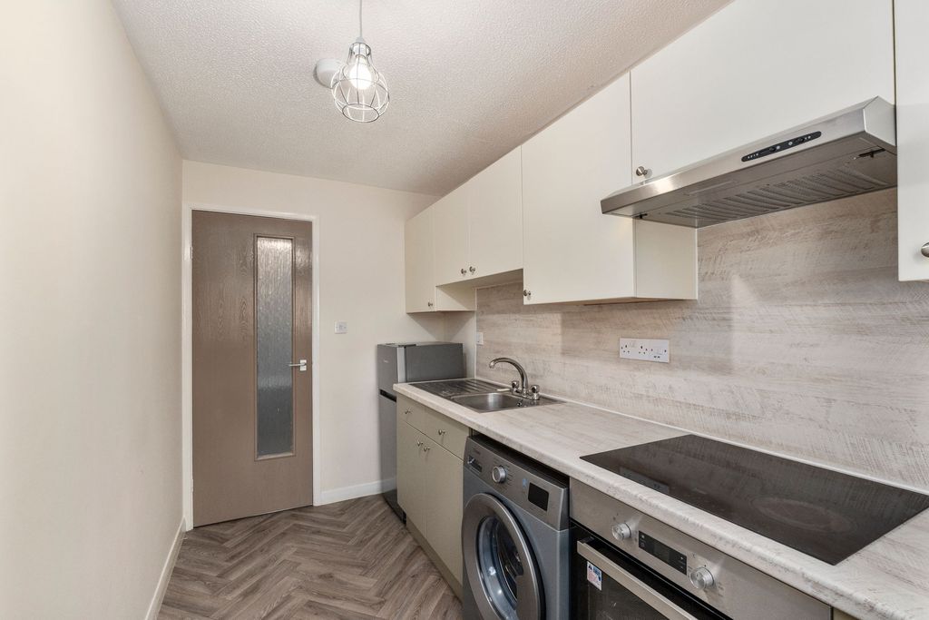 Property photo 2 of 10 Kitchen