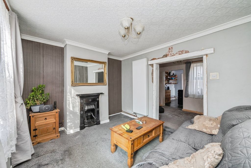 Property photo 3 of 13