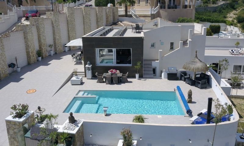 Property photo 2 of 36