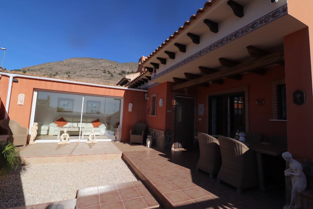Property photo 1 of 32