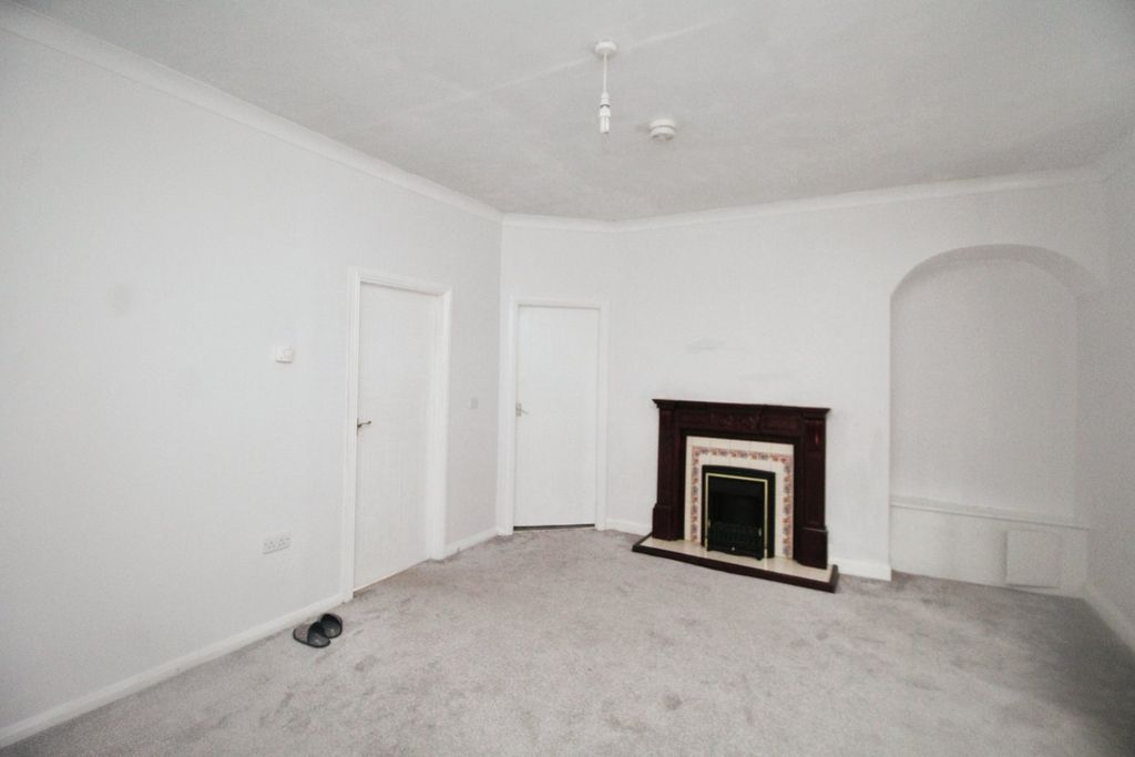 Property photo 2 of 12 Lounge