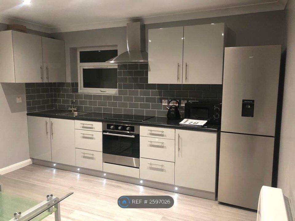 Property photo 1 of 4 Spacious Kitchen