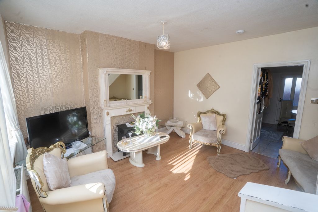 Property photo 2 of 18