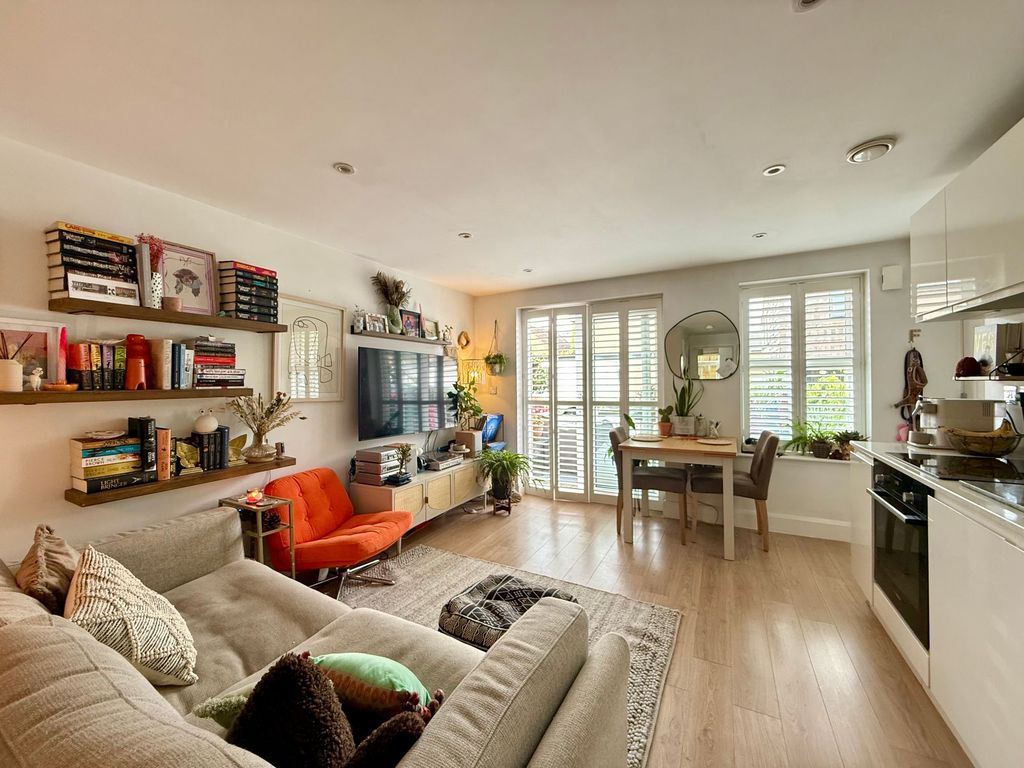 Property photo 3 of 11