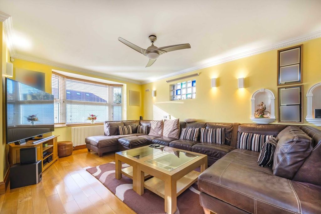 Property photo 2 of 7