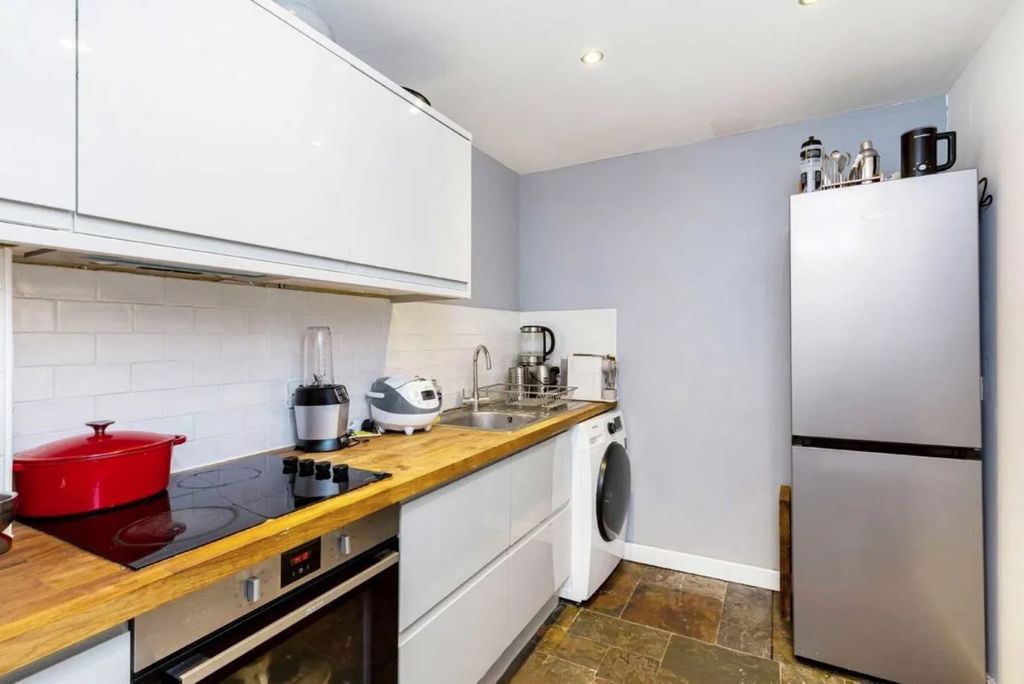 Property photo 3 of 5