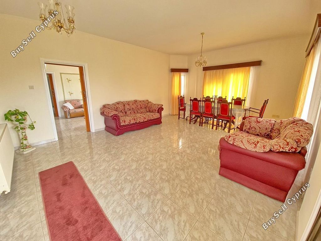 Property photo 3 of 37