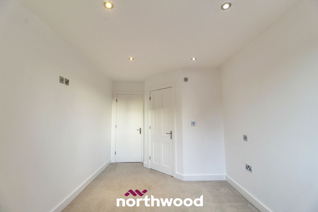 Property photo 3 of 32