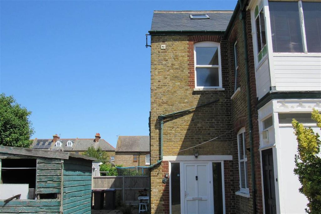 Property photo 2 of 27