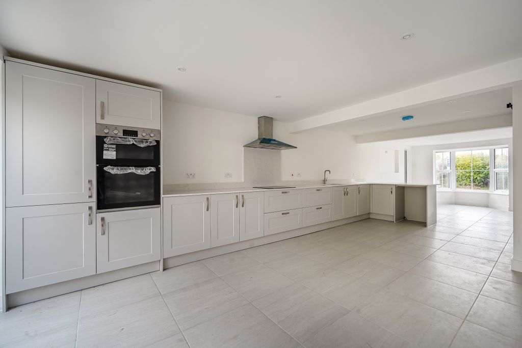 Property photo 2 of 18 13740861269034308d3d2d