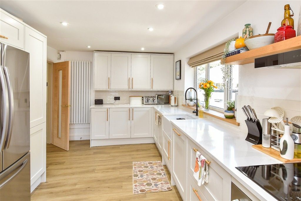 Property photo 3 of 20 Kitchen
