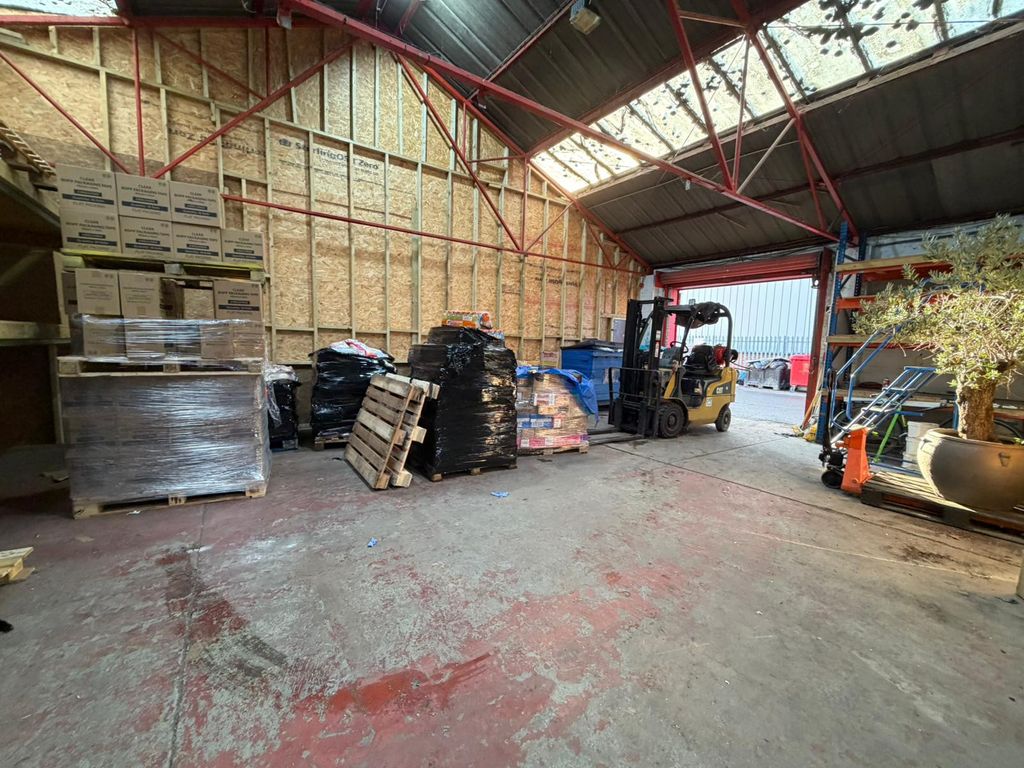 Property photo 1 of 3