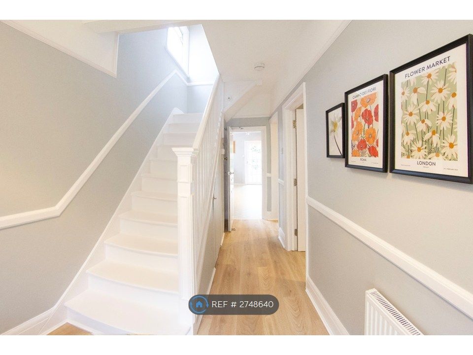 Property photo 3 of 6 Hallway