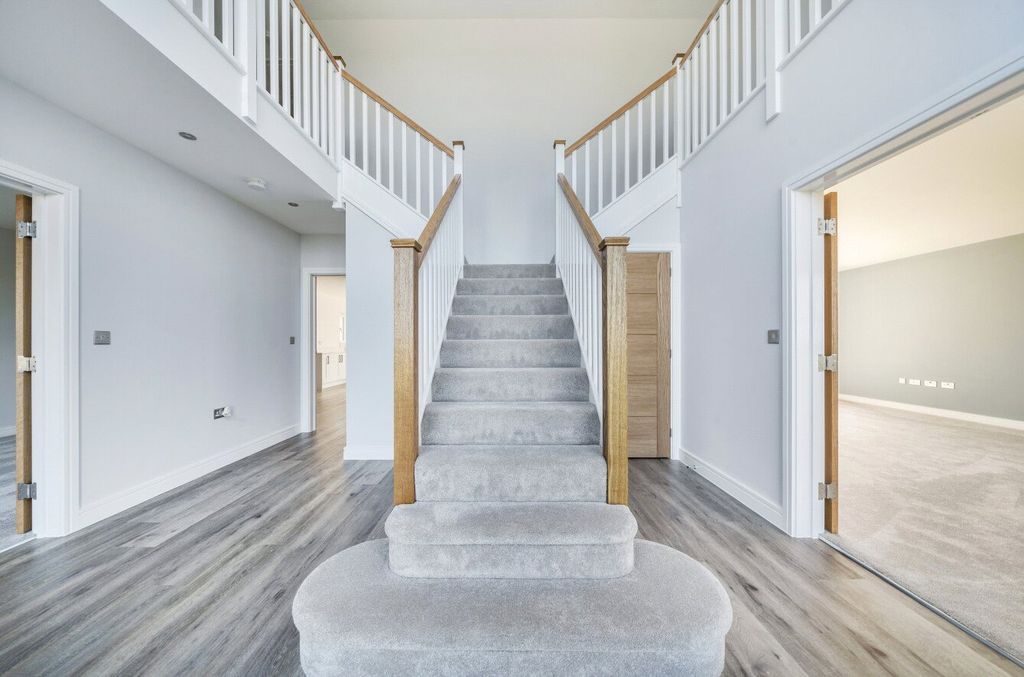 Property photo 2 of 24 Hallway