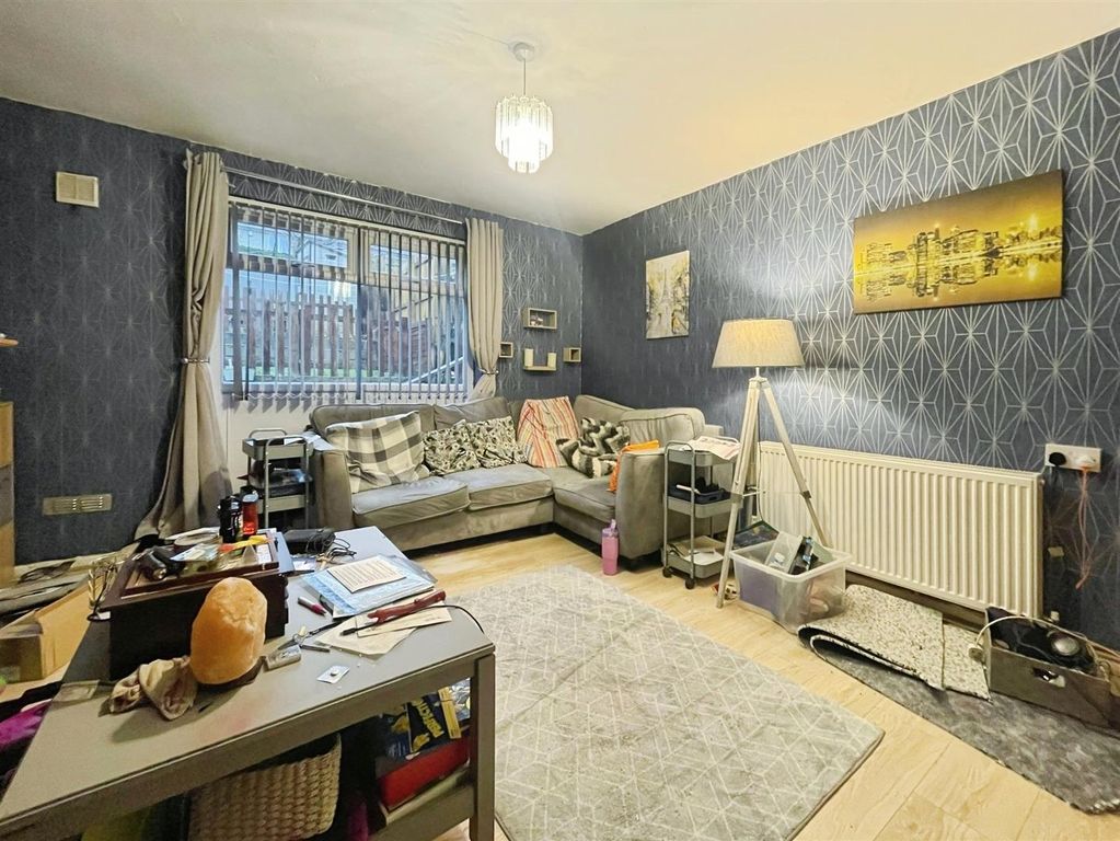 Property photo 3 of 19 Living Room