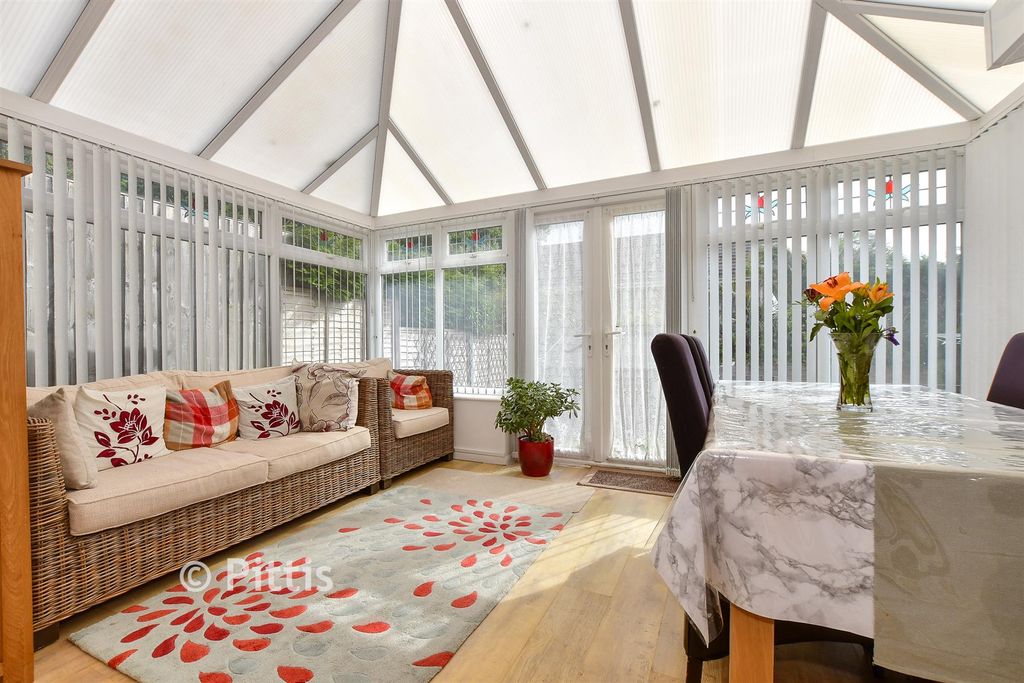Property photo 3 of 10 Conservatory